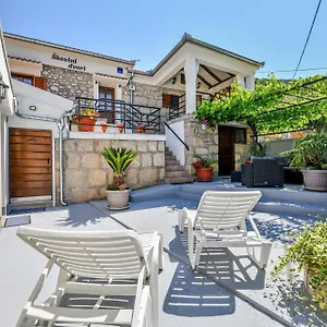  Ferienhaus Skevini Dvori